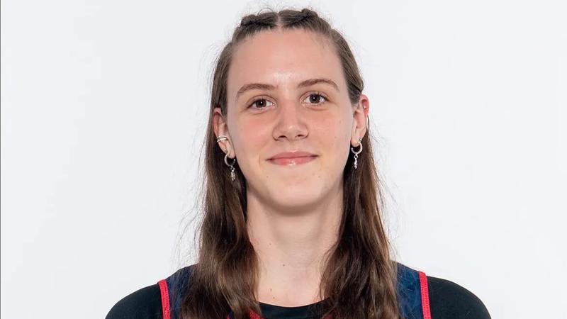 Holly Ensoll Headshot