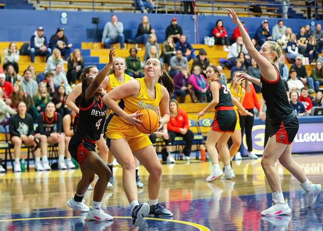 Jessie Ruden Blugolds battle, but fall to 4th-ranked Warhawks - University of ...