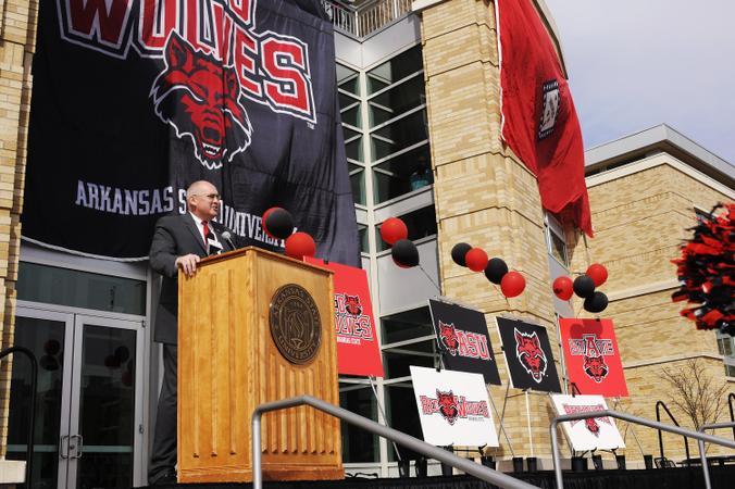 Asu Wolves Mascot Roll-out Ceremony Introduces the New Face of ASU's Red Wolves ...