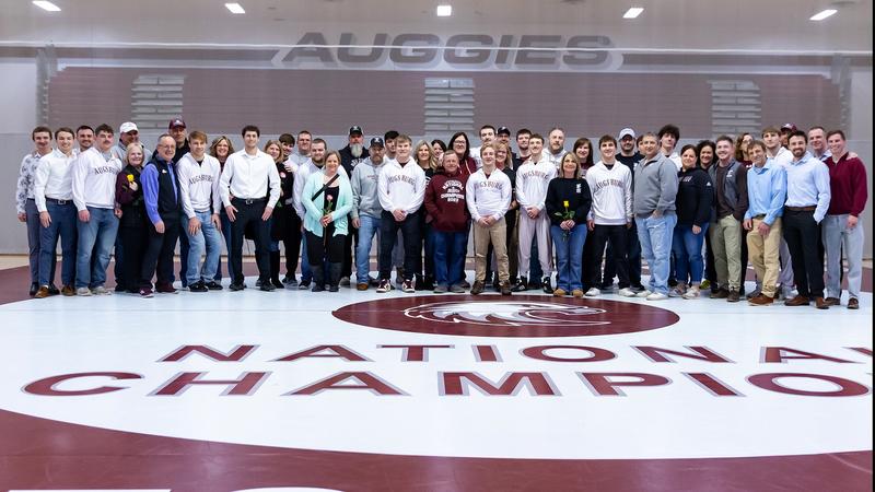 Auggies close unbeaten regular season with 39-10 win - Augsburg ...