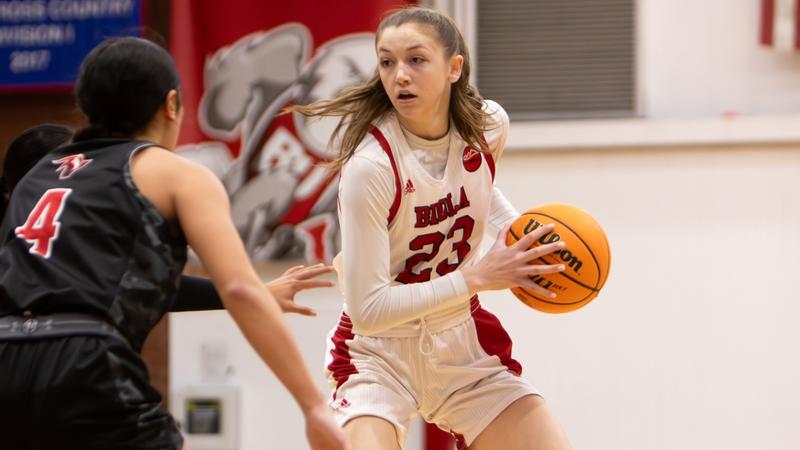 Rabe Stays Hot, Eagles Lose - Biola University Athletics