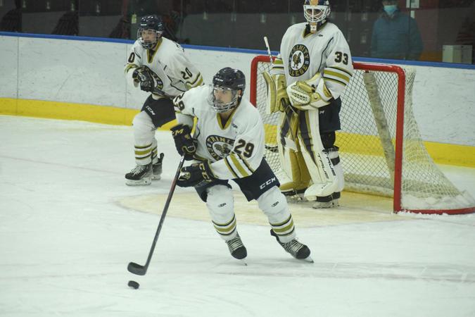 Trinity Ice Rink Trinity Men's Ice Hockey Outlasts Hobart at Home - Trinity College