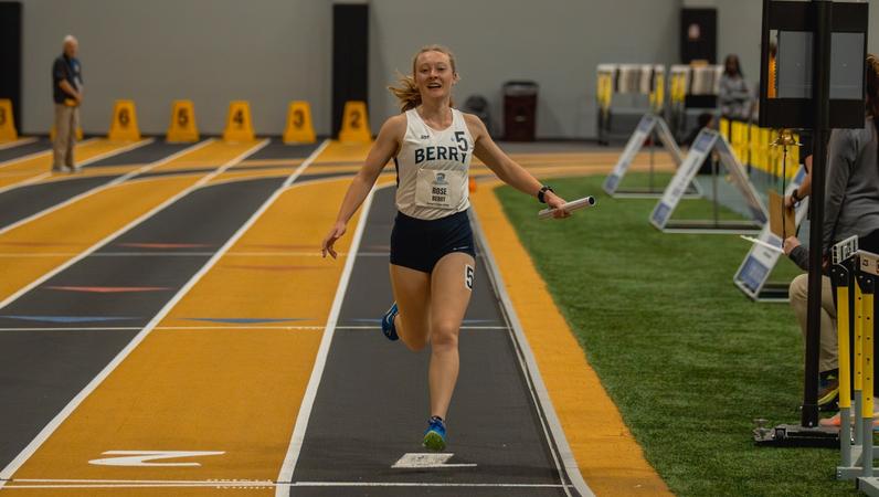 Comp Fieldberry Women's Indoor Track and Field in First After Day One of Competition ...