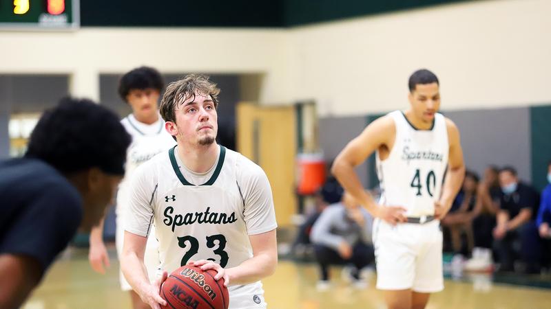Castleton Beck Men's Basketball Outlasts Coast Guard; Culpo Collects 200th Win ...
