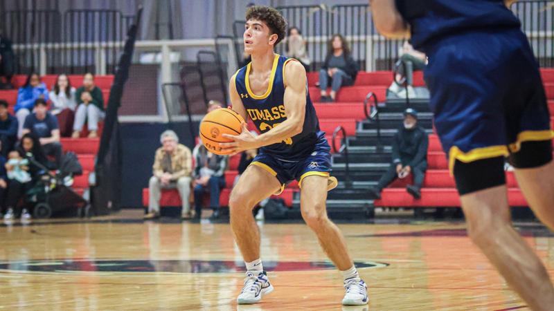 Men's Basketball Topped by VTSU Castleton, 98-91 - UMass Dartmouth