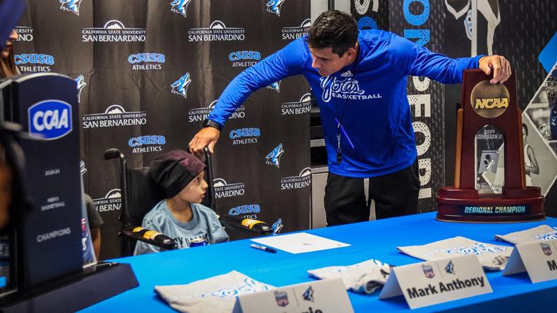Csusb Hand Sign CSUSB Men’s Basketball Signs Mark Anthony Castillo Through Team IMPACT ...