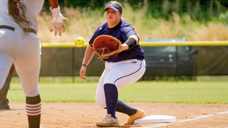 Softball Clinches Third Consecutive 30-Win Season, Splits with USSA ...