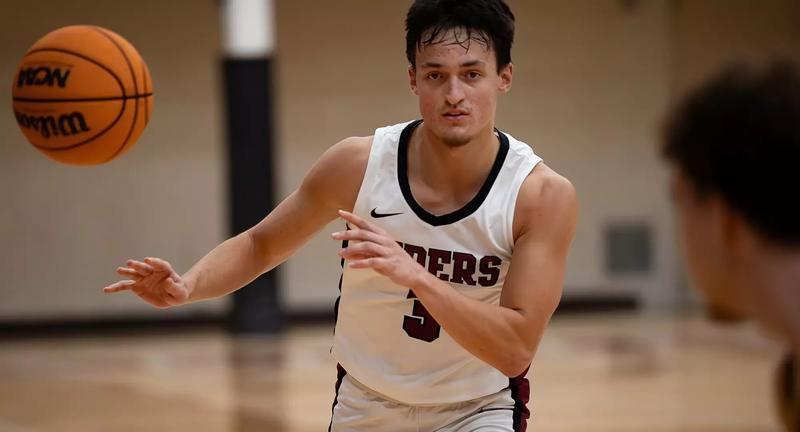 Alec Ralph Knights Get Through Pipers - Hamline University Athletics