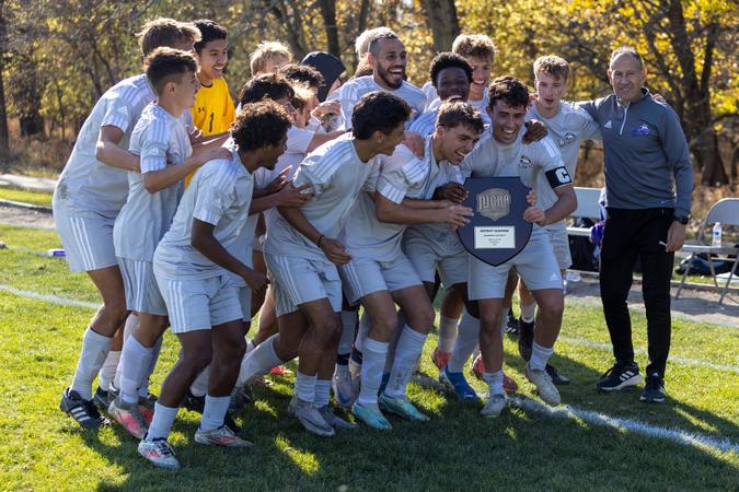Jisc Football Men's soccer wins Midwest District championship, advances to Nationals ...