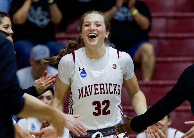 #10 Mavericks stampede past Grizzlies as Reed Thyne becomes all-time ...