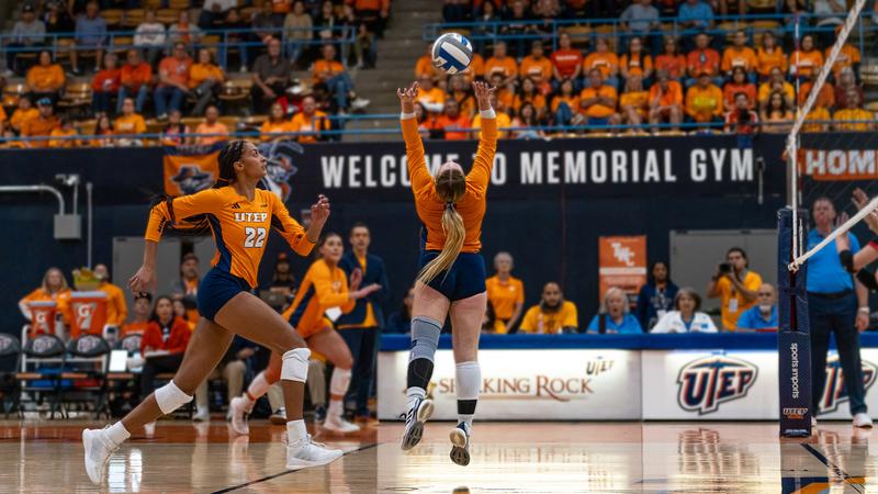 UTEP Volleyball Edged by WKU - UTEP Miners