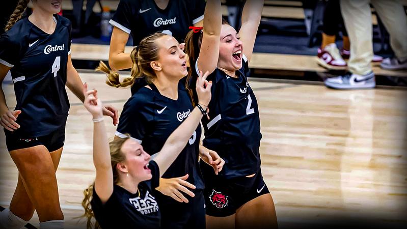 Wildcat Rivals Wildcats Finish First Half of Season with Sweep Over Rivals WWU ...
