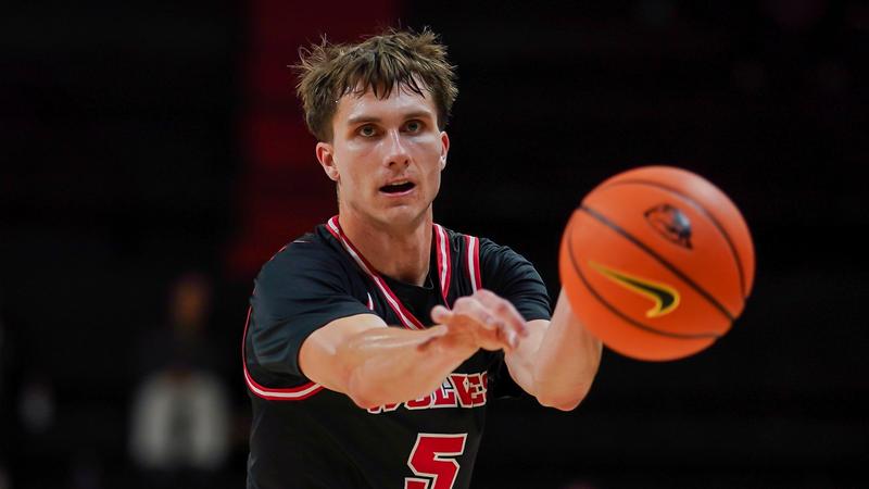 Wolves defense locks up Menlo in second half to pull away for first win ...