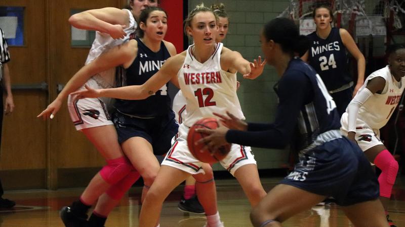 Addison Harding No. 7 Western women fall to Colorado School of Mines, 63-59 - Western ...