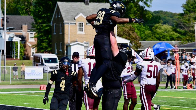 Jackets Rip Off 10 Straight Scoring Drives to Top Fairmont, 60–39 ...