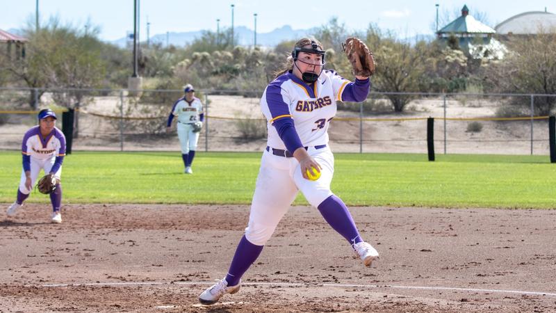 Cactus Ranch Softball SB | Gators Split First Day of Cactus Classic - sfstategators.com