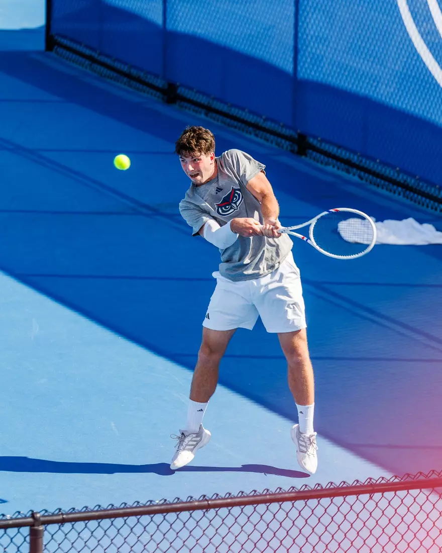 Simon Myslivec versus Stetson