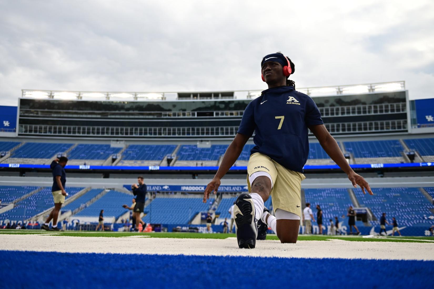 Zips Fall 35-3 to Kentucky - University of Akron Athletics