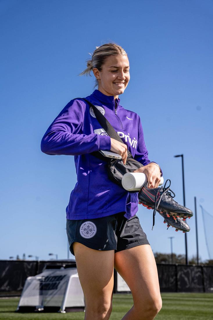 Kayla Fischer Signs First Pro Deal with Racing Louisville FC