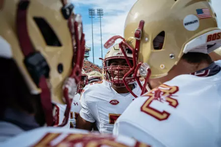 Zion Johnson in a pregame huddle at Clemson.