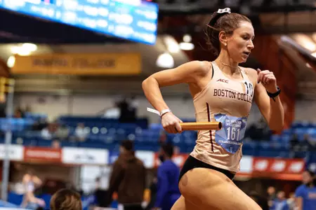Katherine Mitchell running in 4x400m