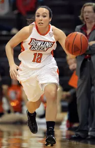 Rachel Konieczki v SFU - Dave Kielmeyer photo