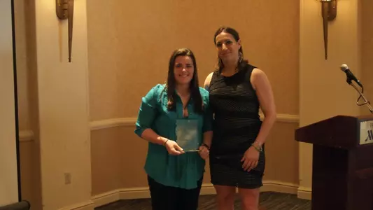 Jackie Tamsin '02 presented Beth Hanrahan with the MVP award.