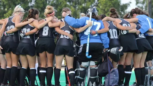 2019 Field Hockey Team - huddle