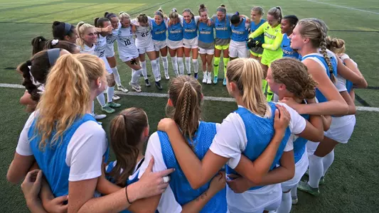 WSoc Huddle 