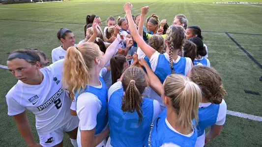 WSoc Huddle 