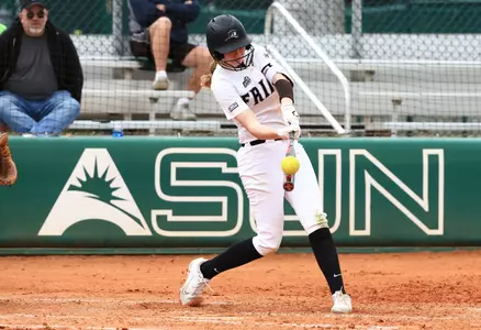 Kaelyn Loncharich hitting in softball game