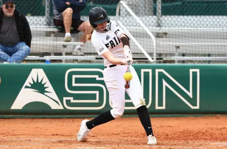 Kaelyn Loncharich hitting in softball game