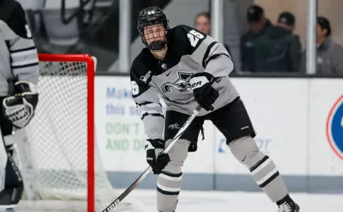 Men's Hockey Connor Kelley
