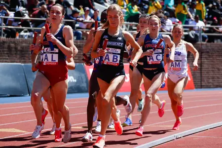 Shannon Flockhart–Women's Track Action Photo