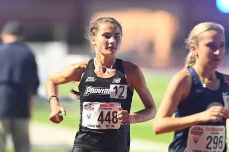 Laura Mooney–Women's Track Action Photo