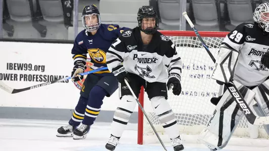 Women's ice hockey player Sarah Davies defending during a game
