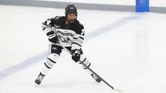 Women's ice hockey player Taylor Leemrijse skating during a game