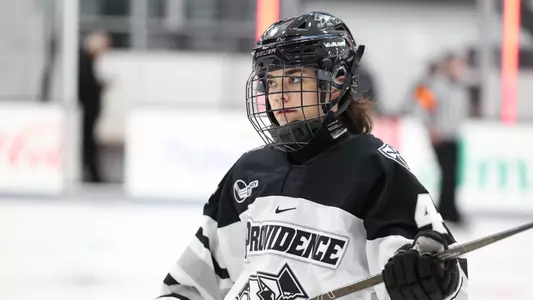 Women's ice hockey player Izzy King skating to the bench during warmups