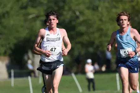 Elliott Pugh running during a 2015 cross country meet.