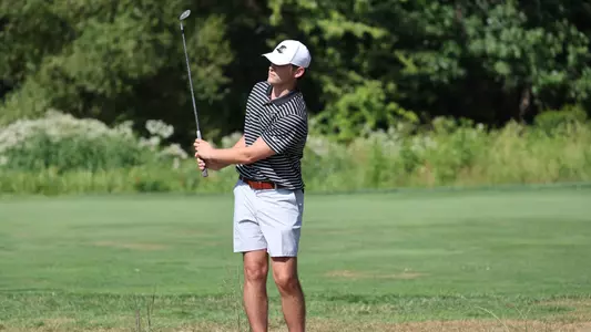 Men's golfer Kevin Legnard hitting a chip shot