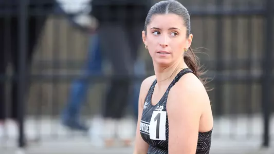 Jill Fennerty running at the Friar Invitational