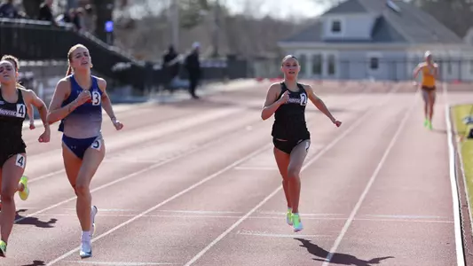 Alyssa Healey finishing her 400 meter race 