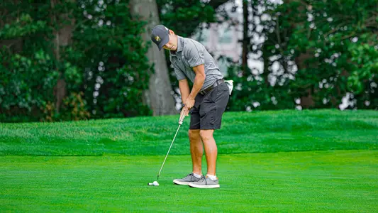 Christian Iwai putting