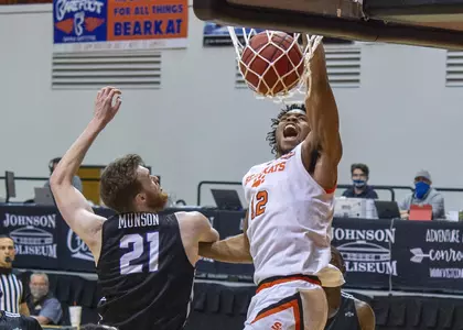 Tristan Ikpe dunks on UCA