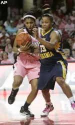 Angel McCoughtry finished with 27 points.