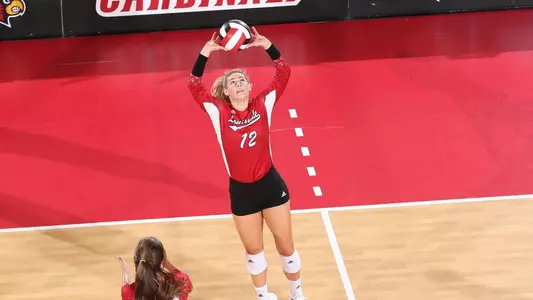 Tori Dilfer sets the ball 