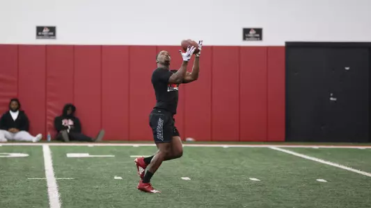 FB: Maurice Burkley catches a deep throw
