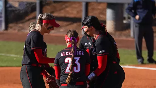 Infield huddle versus Wisconsin