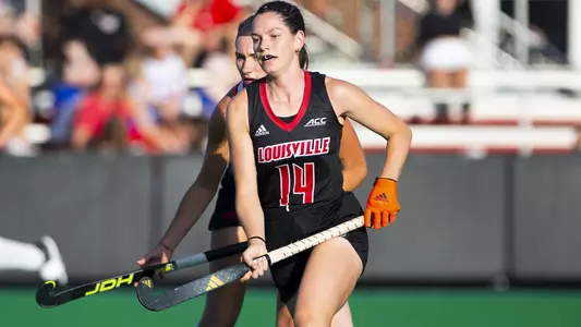 Niamh Gowing prepares to receive the ball against Ohio State