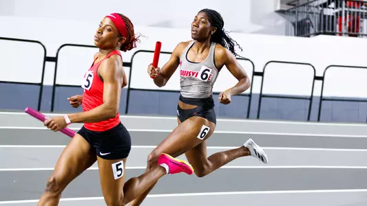 Kiyah Yeast competing in the 4x400m relay at the PNC Lenny Lyles Invitational
